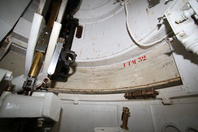 Ligne Maginot - BOIS KARRE - A12 - (Ouvrage d'infanterie) - Tourelle de mitrailleuses
L'étage supérieur, chambre de tir - GRUBER Franck