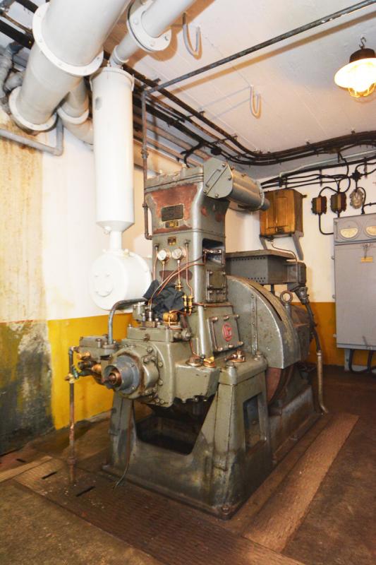 Ligne Maginot - Ouvrage de la FERTE - Bloc 1
Usine électrique 
Groupe électrogène à moteur CLM 108 de 25 CV