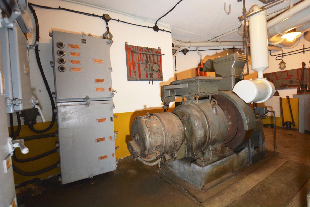 Ligne Maginot - Ouvrage de la FERTE - Bloc 1
Usine électrique 
Groupe électrogène à moteur CLM 108 de 25 CV - LAMBERT Pascal