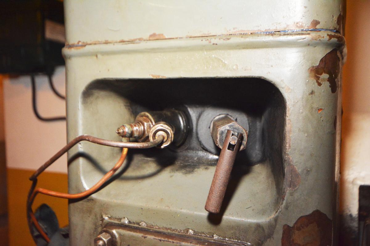 Ligne Maginot - Ouvrage de la FERTE - Bloc 1
Groupe électrogène à moteur CLM 108 de 25 CV
Détail injecteur et porte-mèche - LAMBERT Pascal