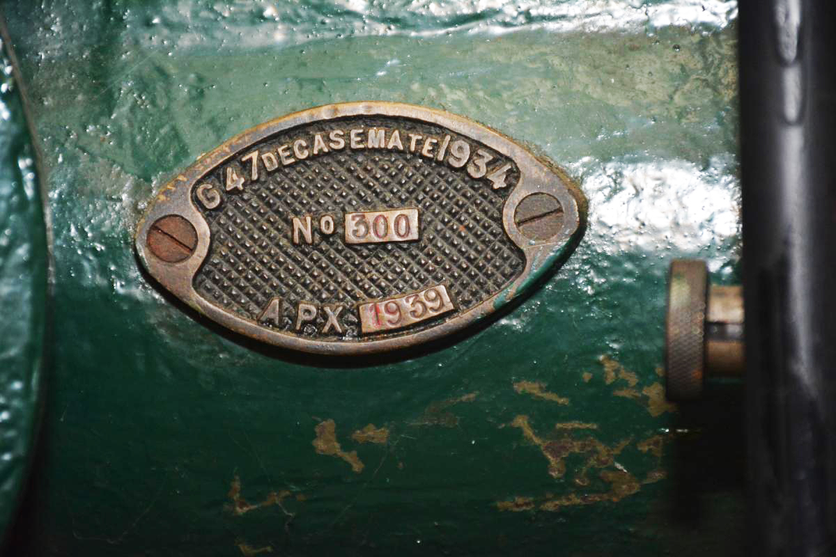 Ligne Maginot - Ouvrage de la FERTE - Bloc 1
Canon antichar de  47 mm mle 34 
Plaque constructeur