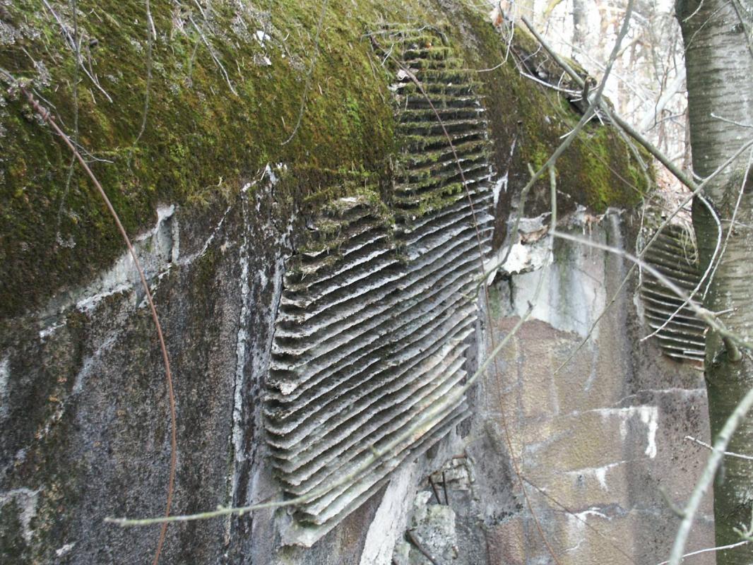 Ligne Maginot - HOCHWALD C6 ( Casemate d'infanterie ) - Détail du camouflage de la chambre de tir haute - GRAMI
