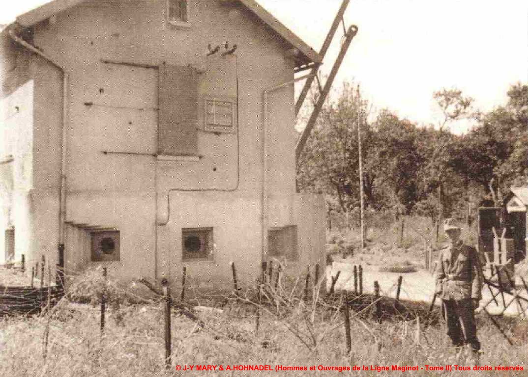 Ligne Maginot - MF11 - NIEDERLAUTERBACH (GRM) - (Poste GRM - Maison Forte) - Photo issue de Hommes et Ouvrages de la ligne Maginot, tome II - Inconnu