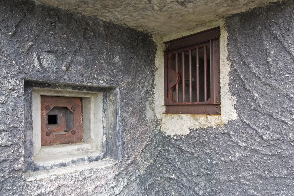 Ligne Maginot - GRANGES COMMUNES - (Ouvrage d'infanterie) - Bloc 2
Créneau FM et prise d'air de l'ouvrage - STRECKER Jürgen