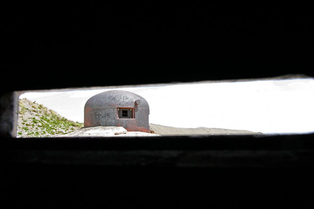 Ligne Maginot - RESTEFOND - (Ouvrage d'artillerie) - Bloc 4
À l´intérieur de la cloche VDP. Vu sur la cloche GFM voisine - STRECKER Jürgen