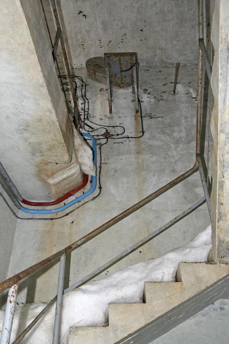 Ligne Maginot - GRANGES COMMUNES - (Ouvrage d'infanterie) - Bloc 1
La cage d´escalier remplie de neige en juillet - STRECKER Jürgen