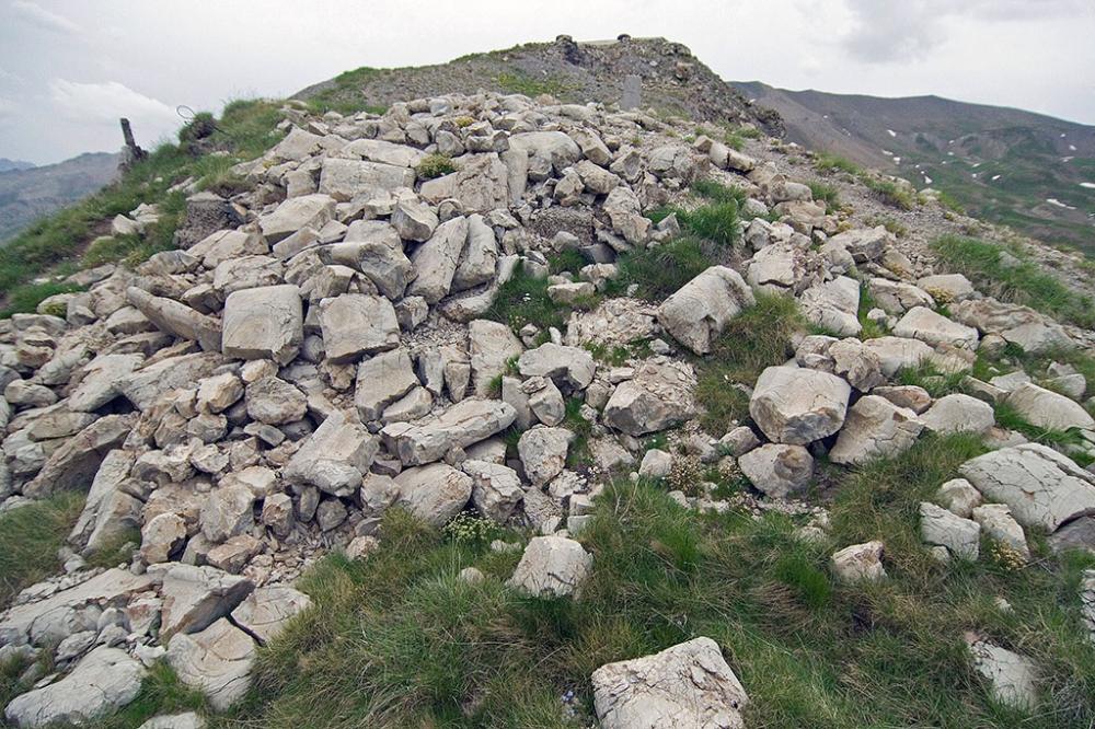 Ligne Maginot - GRANGES COMMUNES - (Ouvrage d'infanterie) - Les rochers et cailloux se révèlent etre des sacs de ciment - STRECKER Jürgen