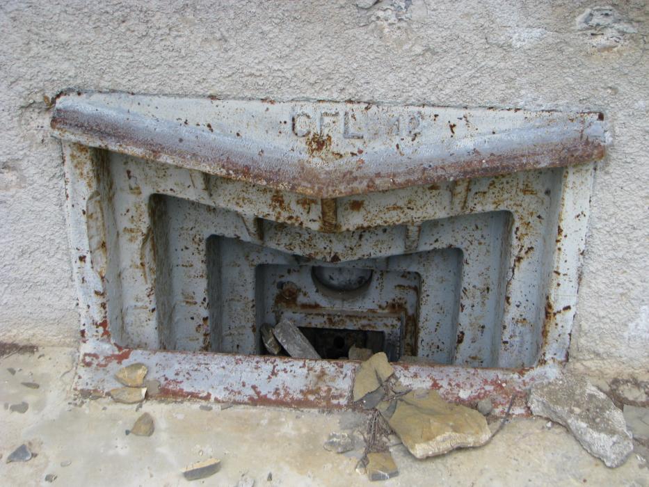 Ligne Maginot - Ouvrage d'artillerie de ROCHE LA CROIX - Bloc 2
Créneau pour mortier de 50 mm modèle 35