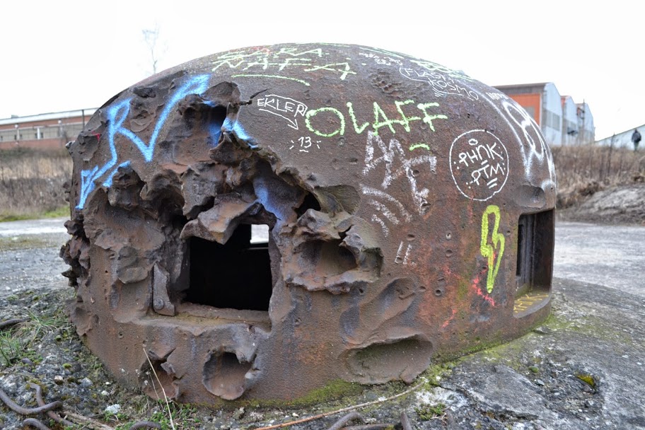 Ligne Maginot - BASSIN DE L'INDUSTRIE - (Casemate d'infanterie - Double) - La cloche labourée par les tirs antichar allemands - PAVEL Jan