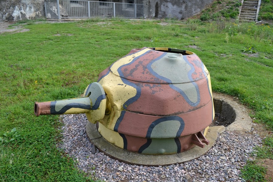 Ligne Maginot - LA SALMAGNE - (Ouvrage d'infanterie) - Tourelle démontable  STG pour une mitrailleuse Hotchkiss 8mm mle 1914
Emplacement reconstitué à titre muséologique - PAVEL Jan