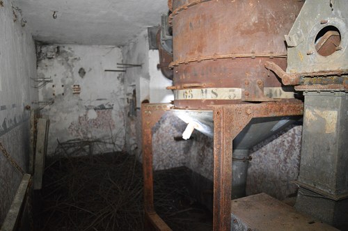 Ligne Maginot - LANGHEP NORD - C63 - (Casemate d'infanterie - Simple) - Filtre pour air gazé - Gut didier
