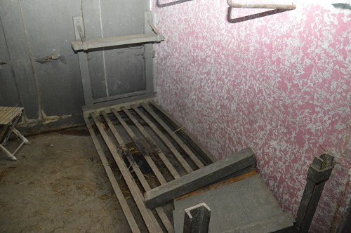 Ligne Maginot - LANGHEP NORD - C63 - (Casemate d'infanterie - Simple) - Probablement le lit du lieutenant KROMMACKER.  - Gut didier