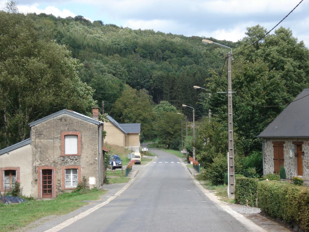 Ligne Maginot - MF1 - A - LINCHAMPS / LES HUBIETS - (Poste GRM - Maison Forte) - Pris du MF01 vers le petit pont de Les HUBIETS (avec mine de destruction) - R Tucker