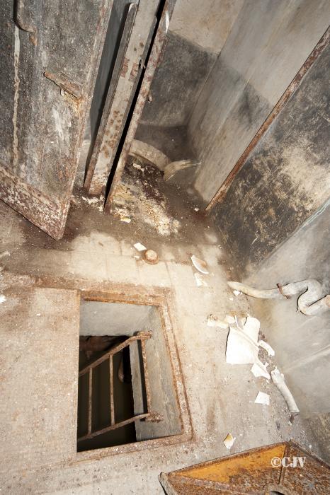 Ligne Maginot - RIPPERT - X13 (QUARTIER KARRE - II/168°RIF) - (Abri) - Accès aux fosses septiques des latrines - Lia VERMEULEN
