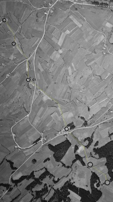 Ligne Maginot - C1 - LES ESSARTS - (Casemate d'infanterie - Double) - On distingue bien la trace de l'obstacle antichar, et les chantiers de fouille des différentes casemates STG de la ligne CEZF. - IGN - Géoportail 1951