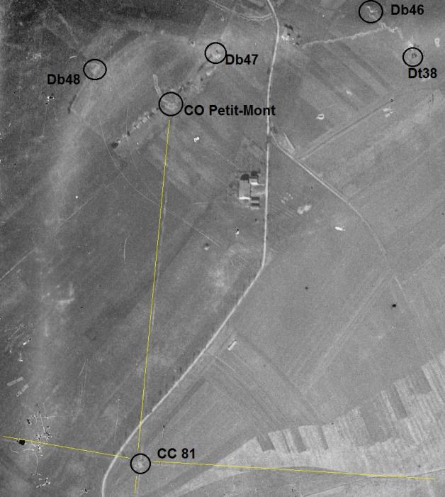 Ligne Maginot - 81 - (Chambre de coupure) - La marque des tranchées de câbles est très visible, permettant de localiser CC81 avec précision. - IGN - Géoportail 1940