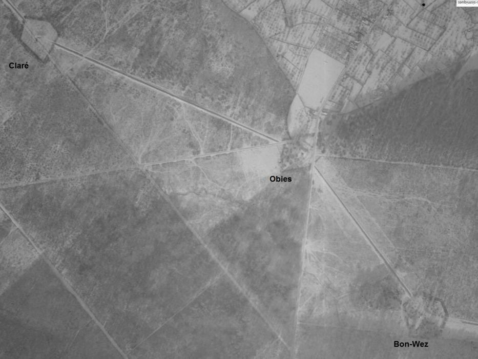 Ligne Maginot - C20 - CLARE - (Casemate d'infanterie) - Photo aérienne de l'hiver 1940. La casemate est bien visible, ainsi que le fossé antichar et la bande déforestée permettant les vues vers les casemates voisines. - IGN - Géoportail 1940