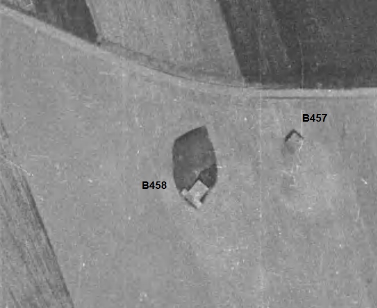 Ligne Maginot - B458 - STADE D'ONNAING (II/54° RIF) - (PC de Quartier) - Le bloc d'entrée nord-ouest est encore bien visible, ainsi que le poste de soutien. Le bloc d'entrée Sud-Est est déjà remblayé. - IGN - Géoportail 1960