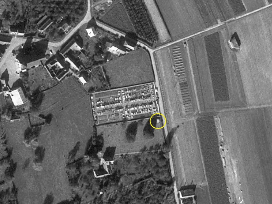 Ligne Maginot - BEF 433 - CIMETIÈRE de BACHY (Blockhaus pour arme infanterie) -  - IGN - Géoportail 1967