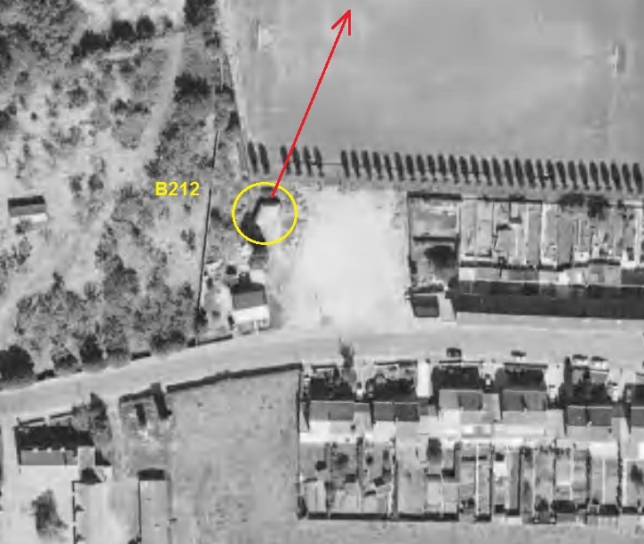 Ligne Maginot - B212 - SYEKELINDE (Blockhaus pour canon) - Le blockhaus, encore dégagé dans les années 90, a depuis été rattrapé par l'urbanisation. - IGN - Géoportail 1990