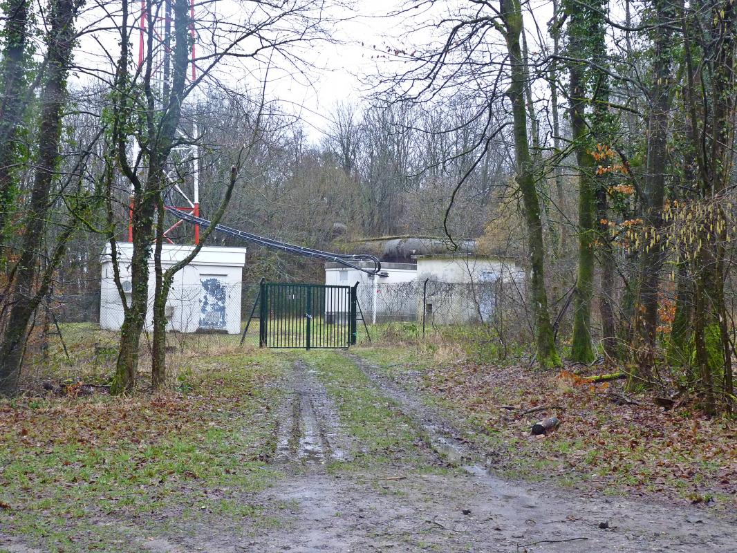 Ligne Maginot - KERFENT - A34 - (Ouvrage d'infanterie) - Bloc 2
Etat actuel avec les installations radio-électriques civiles - Aditus