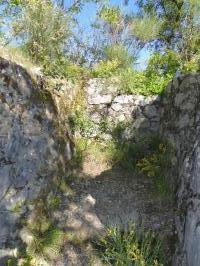 Ligne Maginot - CASTES RUINES 6 (Cuve pour arme d'infanterie) - Tranchée ouest 
Position de tir