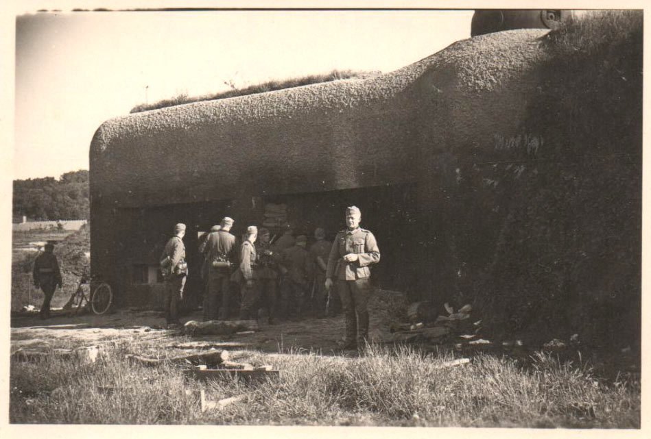 Ligne Maginot - A12 - ERMITAGE SUD - (Casemate d'infanterie) - Photo allemande datant de 1940 - Inconnu