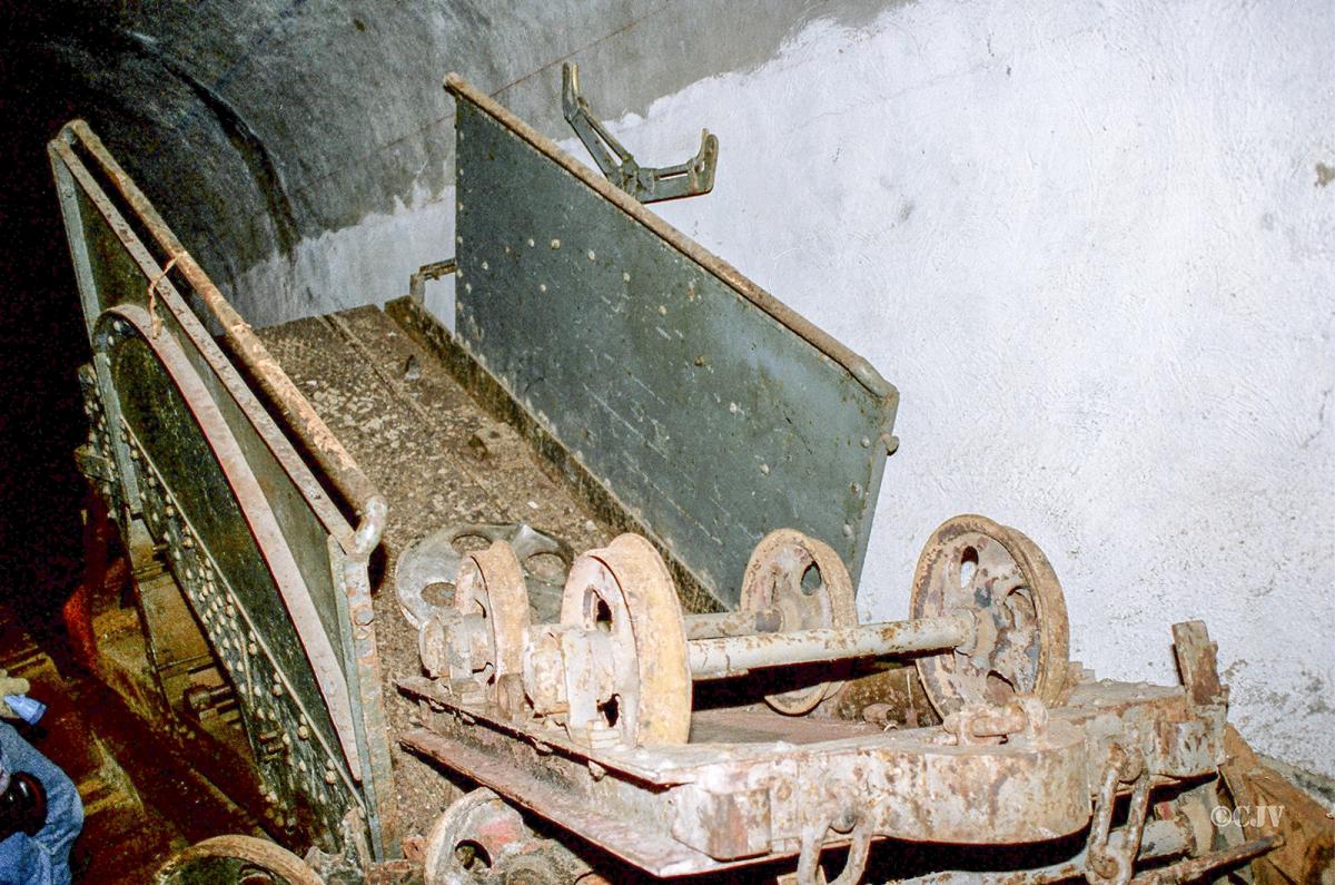 Ligne Maginot - LAVOIR - (Ouvrage d'artillerie) - Plan incliné
Le chariot permettant le transport des wagonnets - Lia VERMEULEN