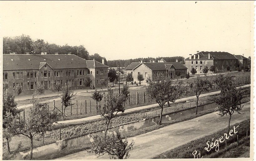 Ligne Maginot - LEGERET - (Camp de sureté) - Les deux bâtiments de compagnie et la cuisine réfectoire au centre - Inconnu