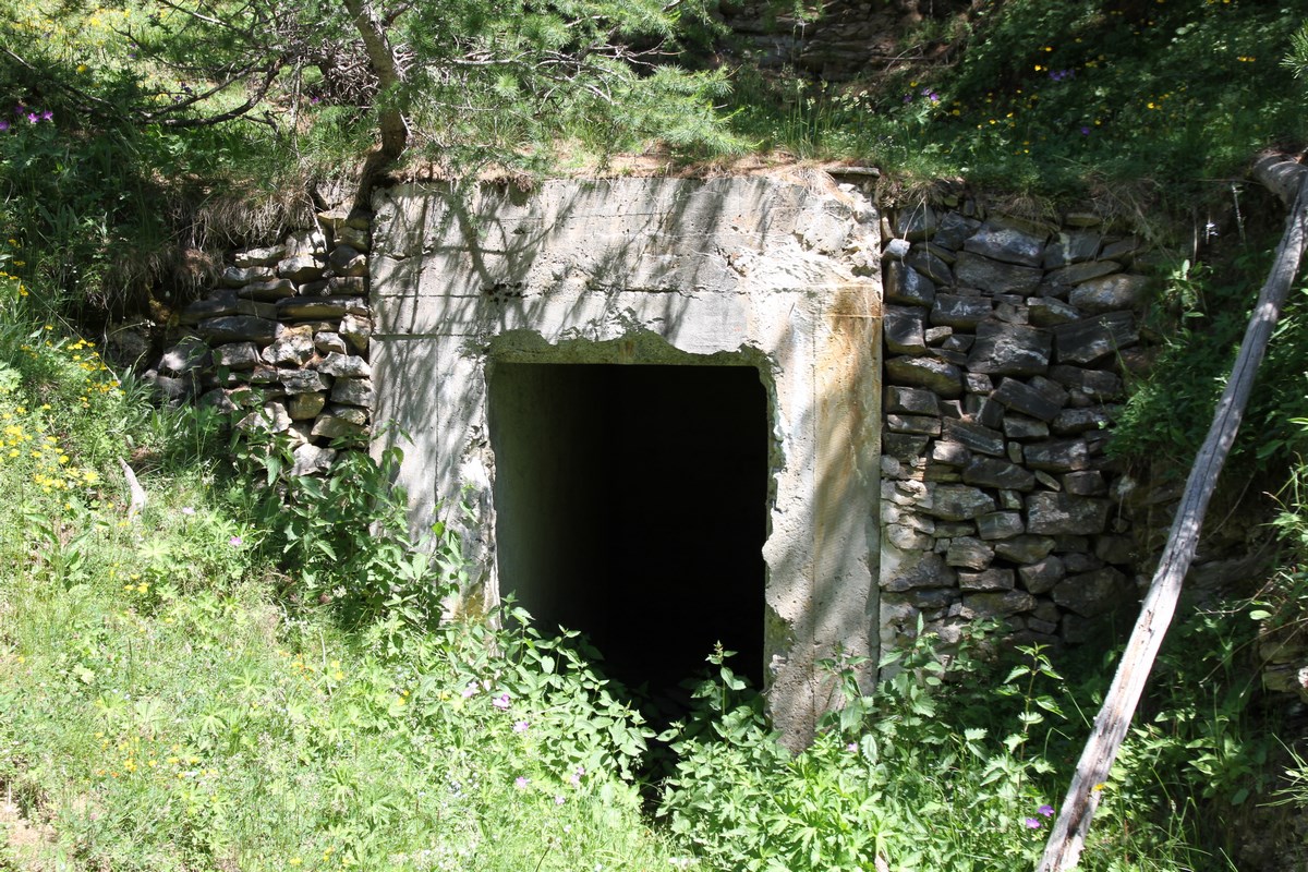 Ligne Maginot - PC de quartier de SOMMET BUCHER - Entrée droite - Alain Perouffe