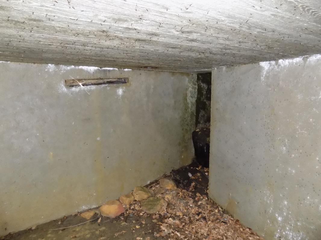 Ligne Maginot - ANGECOURT - (PC de Quartier) - Salle droite, vers l'entrée droite - R Tucker