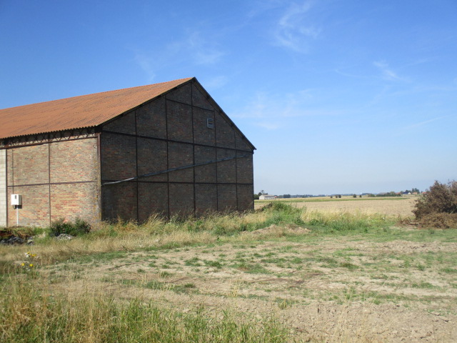 Ligne Maginot - B59 - CHAPELLE de STRABAND 1 (Blockhaus pour arme infanterie) - Situé dans cet environnement, à proximité d'un hangar, le blockhaus B59 Chapelle de Straband 1 a été détruit. - Smardz Félix
