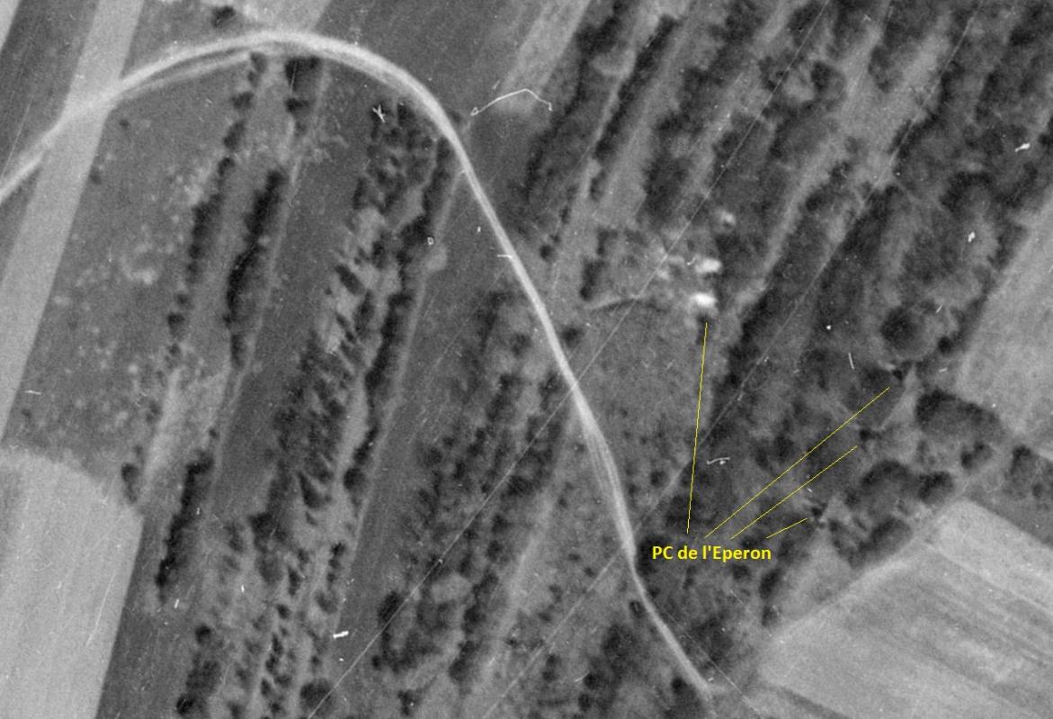Ligne Maginot - EPERON (156° RIF) - (PC de Sous-Secteur) - Les 3 grands abris sont visible à droite. - IGN - Géoportail 1955