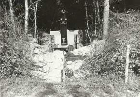 Ligne Maginot - Pièce de 155C Saint-Chamond mle 1915 - L'une des pièces du II° groupe du 159°RAP en position dans la foret de la Hardt.
La pièce a été sabotée lors du repli du 159° RAP, la photo prise par les allemands en 1940