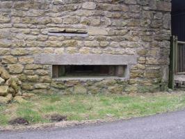 Ligne Maginot - B2 - FERME MALCUIT - (Blockhaus pour arme infanterie) - Blockhaus de gauche
Créneau mitrailleuse et créneau d'observation