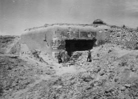 Ligne Maginot - SCHOENENBOURG - (Ouvrage d'artillerie) - Bloc 6
Noter les faux créneaux peints sur la visière du bloc