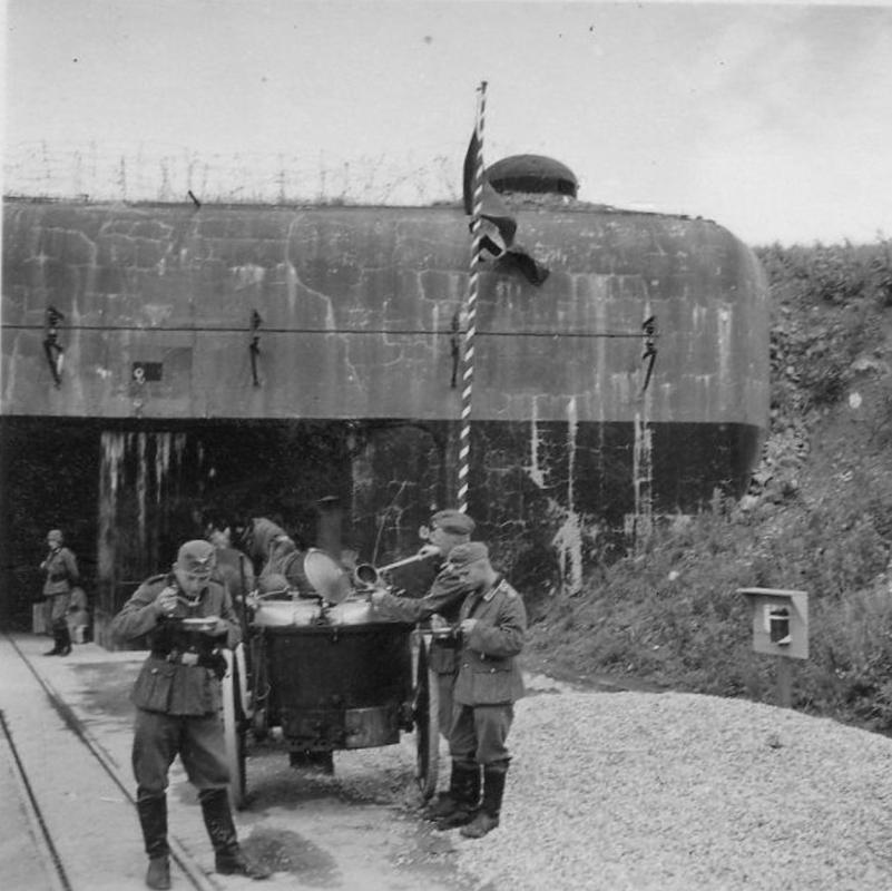 Ligne Maginot - ANZELING - A25 - (Ouvrage d'artillerie) - Entrée munitions 
Photo prise en 1940 - Inconnu