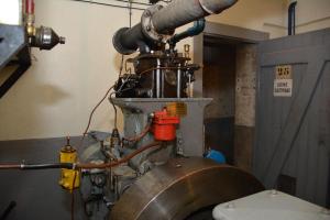Ligne Maginot - Moteur SUPDI 1 SAE - Détail du moteur
La pompe à injection et le filtre à huile sont en partie basse sur la gauche de la photo. 
En partie haute, le coté échappement à gauche et admission à droite avec les soupapes correspondantes