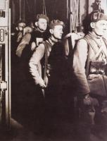 Ligne Maginot - ROCHONVILLERS - A8 - (Ouvrage d'artillerie) - Bloc 5
Le monte-charge du bloc: soldats du 168° régiment d'infanterie de forteresse.