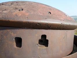 Ligne Maginot - LA FERTE - (Ouvrage d'infanterie) - Bloc 2
Tourelle pour deux AM
Détail de l'embrasure droite intacte