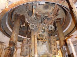 Ligne Maginot - LA FERTE - (Ouvrage d'infanterie) - Bloc 2
Etage intermédiaire de la tourelle pour deux AM
Poste de pointage