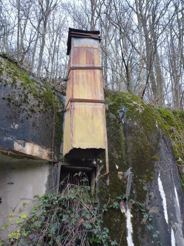 Ligne Maginot - FROHMUHL (PC DU QUARTIER KAPELLENHOF - II/153° RIF) - (Abri) - Coffre d'entrée Est 
Cheminée - Aditus