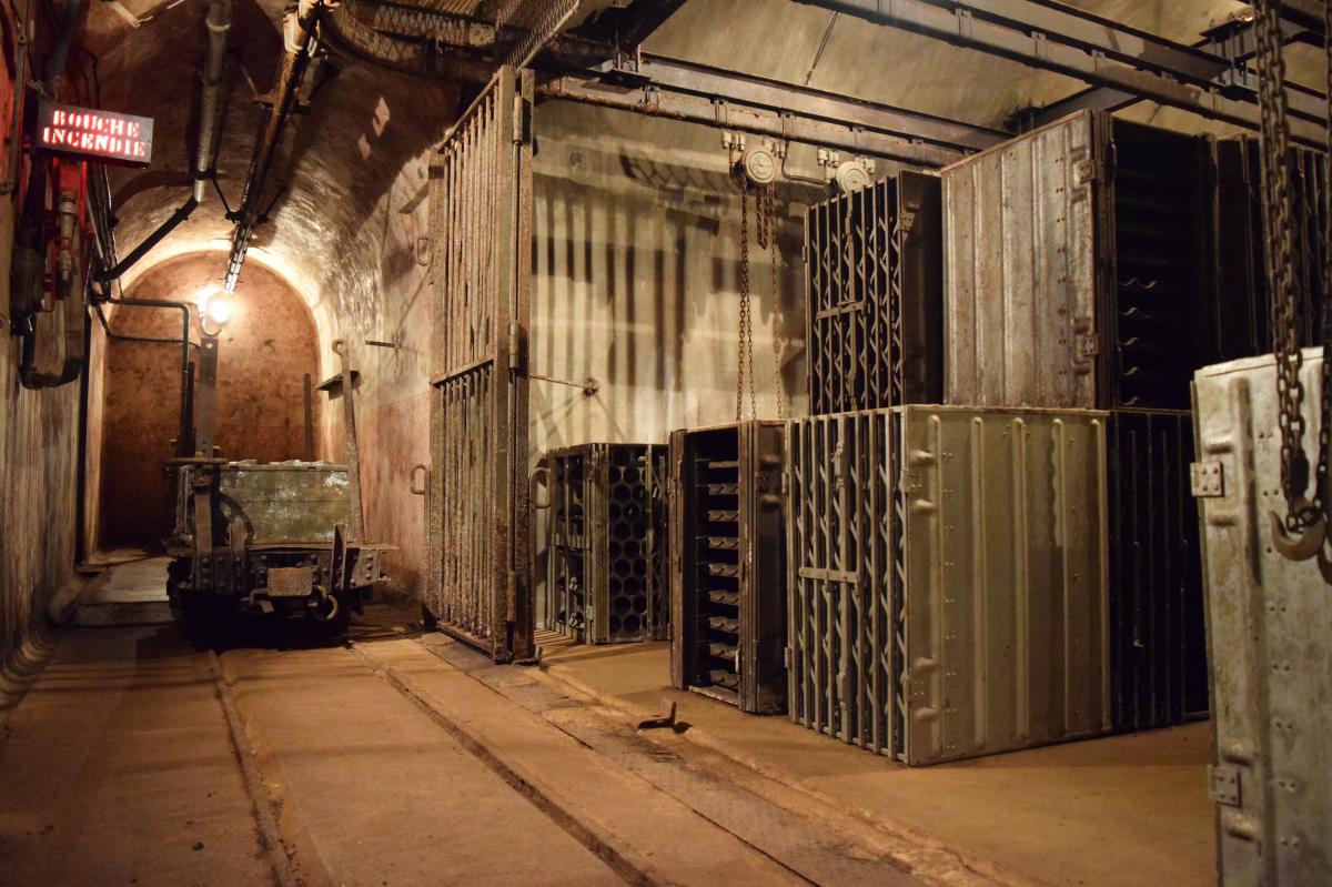 Ligne Maginot - MICHELSBERG - A22 - (Ouvrage d'artillerie) - Bloc 5
Magasin à munitions M2 avec ses châssis pour le transport des obus de 75 - Yves NOEL