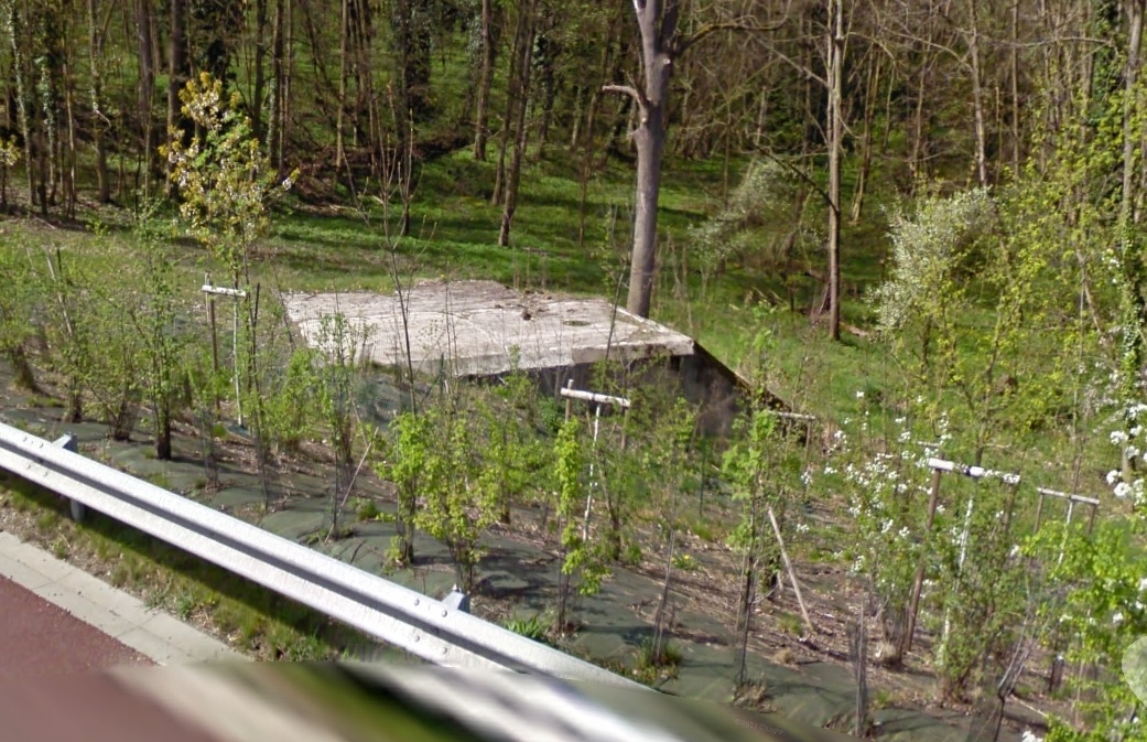 Ligne Maginot - E687 - HESINGUE NORD 2 - (Blockhaus pour canon) - Vue depuis la rocade - GOOGLE