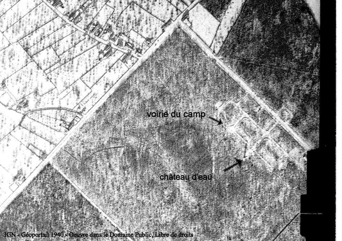 Ligne Maginot - RAUCOURT - (Camp de sureté) - Le chemin de Raucourt est cimenté jusqu'à l'entrée du camp. Les voies du camp sont encore décelables grâce aux bordures en pierre (voir autre photo) - IGN - Géoportail 1940