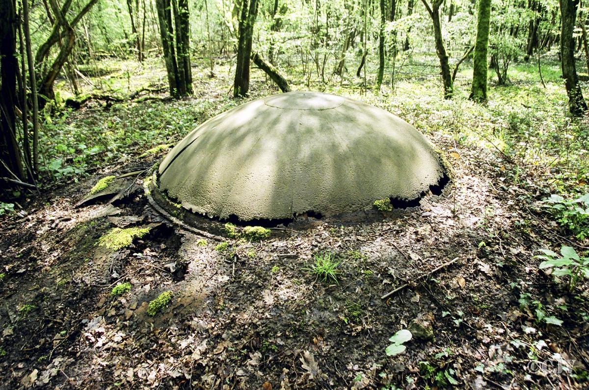 Ligne Maginot - ANZELING - A25 - (Ouvrage d'artillerie) - Une fausse cloche
 - Lia VERMEULEN