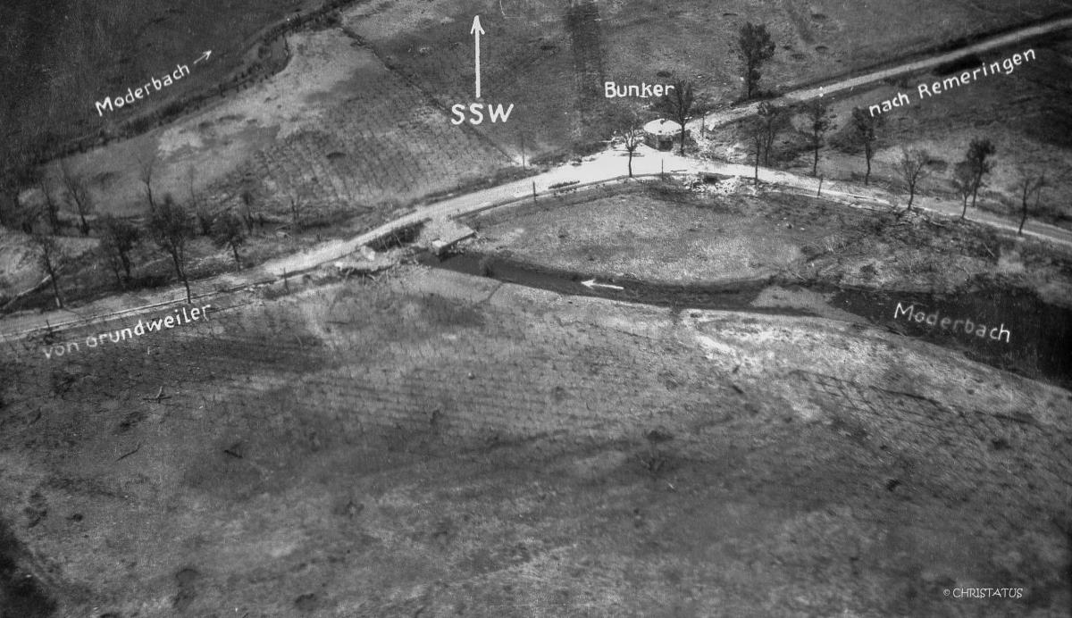 Ligne Maginot - R117 - REMERING - (Blockhaus pour arme infanterie) - Réseau bas dans la zone inondable à la sortie de Rémering. 03/07/1940 - OKW
