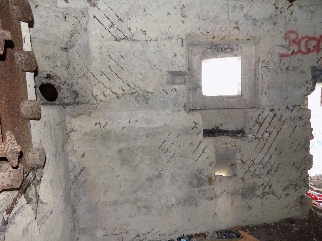 Ligne Maginot - A54 - CROIX BLONDEAU - (Blockhaus pour canon) - Goulotte à grenade et créneau FM - R Tucker