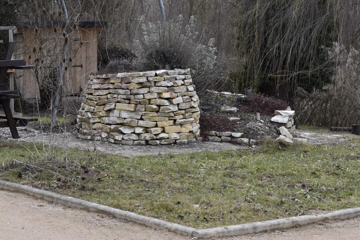Ligne Maginot - MITTLERE AU EST - (Blockhaus pour arme infanterie) - Remblayé et surmonté d'une spirale aromatique en pierre. - D. Froehly