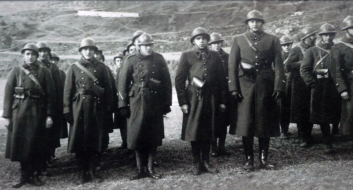 Ligne Maginot - COL DE BROUIS (CDB) - E01 - (Ouvrage d'infanterie) - L'équipage lors d'une remise de fanion - genie